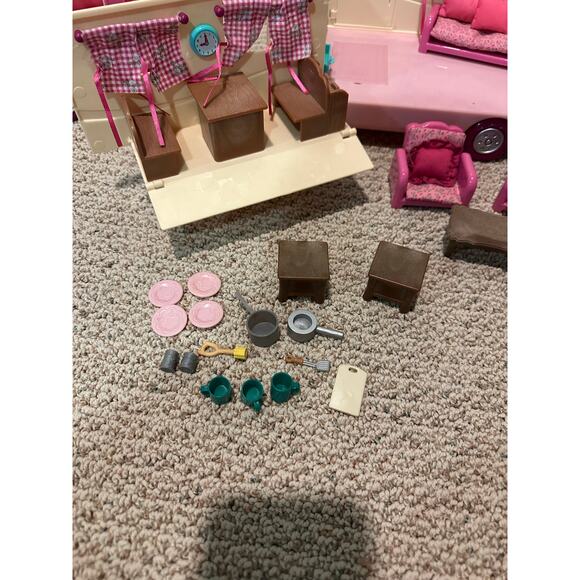 Target Lil Woodzeez camper set with car - Picture 3 of 5